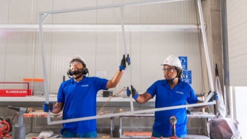 Instalación de piezas gráficas